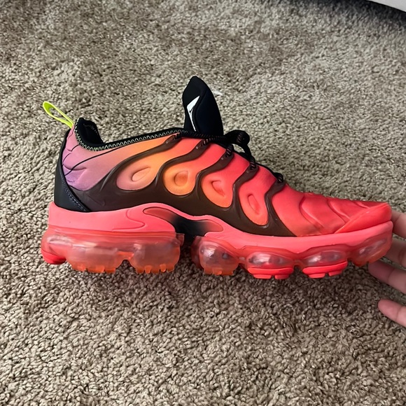 Nike Air VaporMax Plus ‘Laser Crimson’ - Picture 5 of 6
